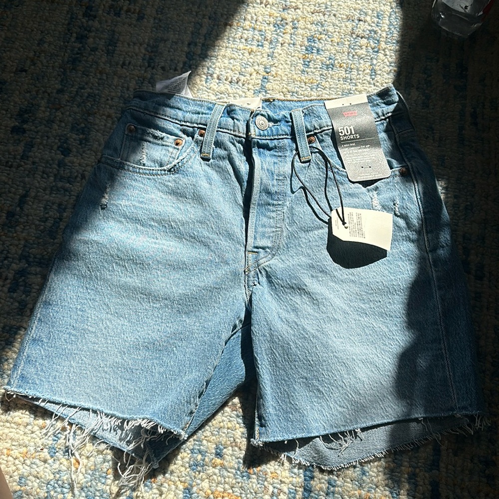 Levi’s 501 Mid thigh shorts